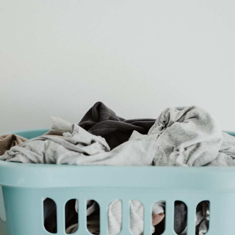 Should you do your laundry before you move? The answer is absolutely!